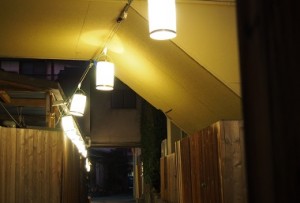 提灯で明るくなりました。