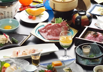 同級会 懐かしい笑顔が集い、楽しいひとときを